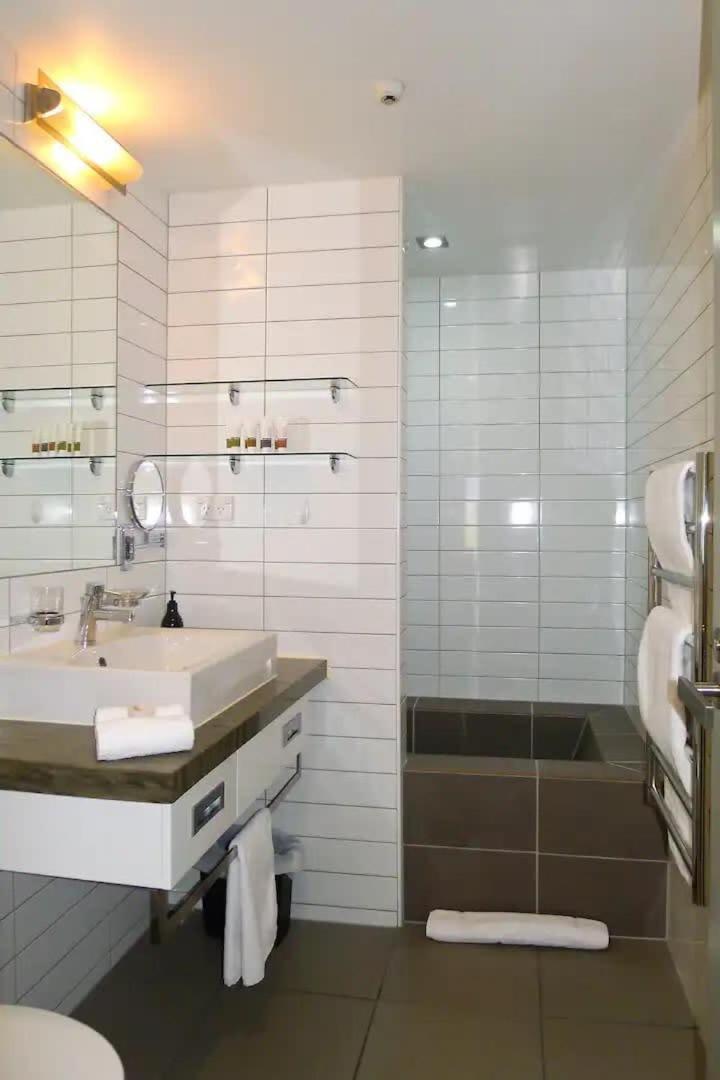 Stunning Lakeview 1 Bedroom Apartment Queenstown Ngoại thất bức ảnh